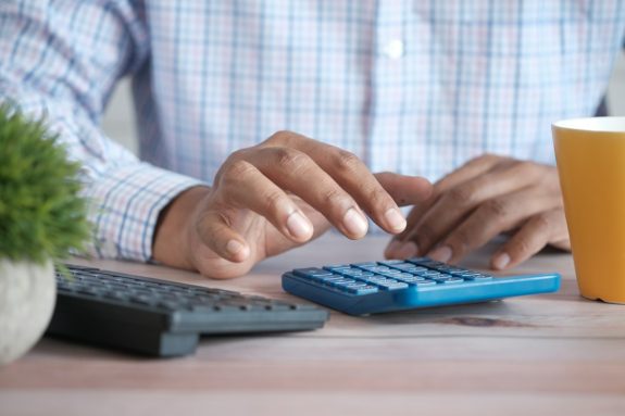 How to Use an Arbitrage Calculator Before Betting